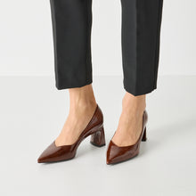 Load image into Gallery viewer, Tamaris Rich Tan Patent Smart Shoe - 22452 305
