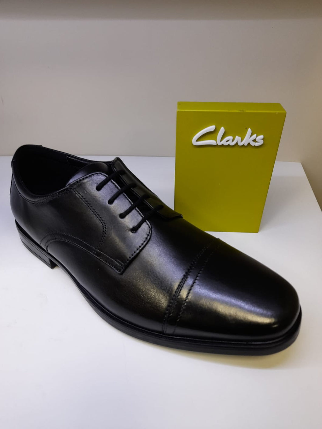 Clarks Men's Black Leather Formal Shoe - Laced - Howard Cap - Toecap Detail