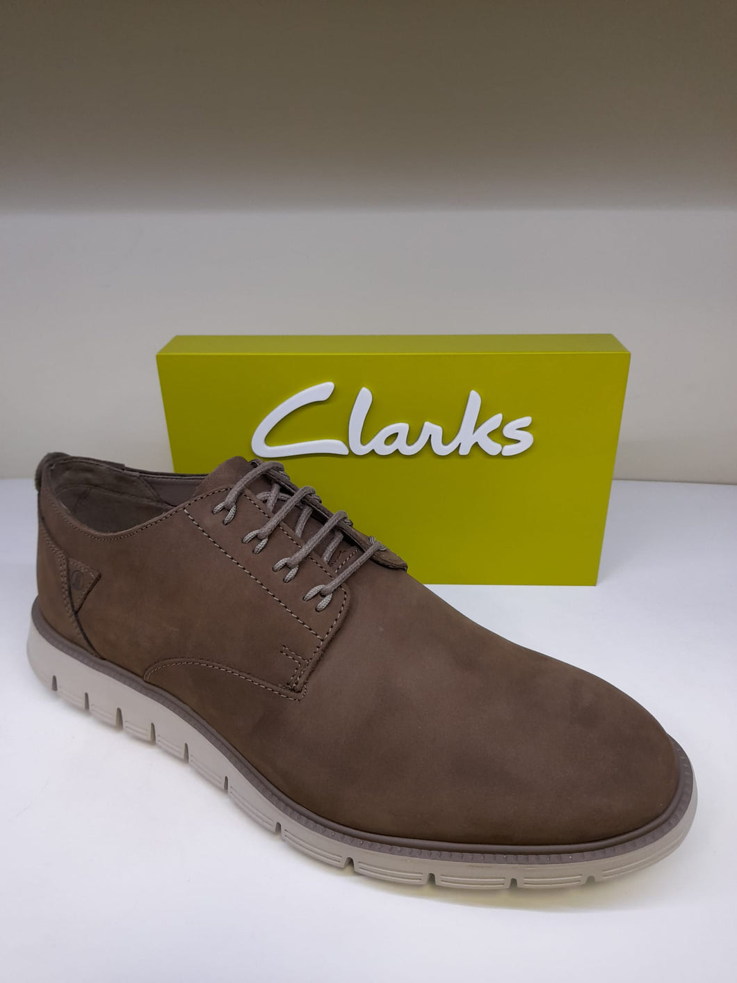 Clarks Men's Track Flex Path Pebble Nubuck Comfort Shoe - Laced